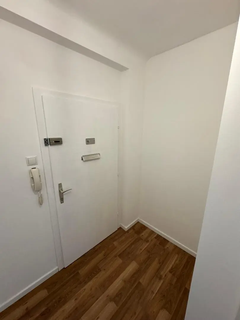 Top sanierte Dachgeschosswohnung in 1180 Wien – ideal für Singles & Paare