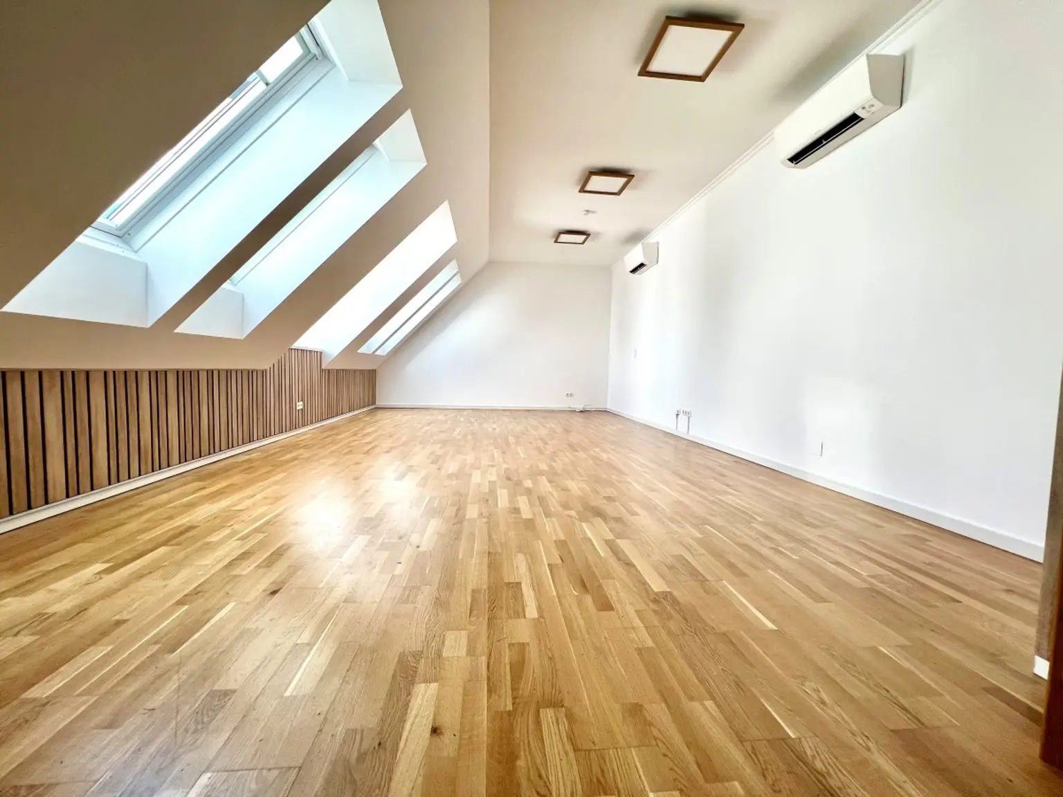 24 | TRAUMHAFTE Maisonette-Wohnung - Top Zustand, Terrasse mit Ausblick | Prima Service Immobilien