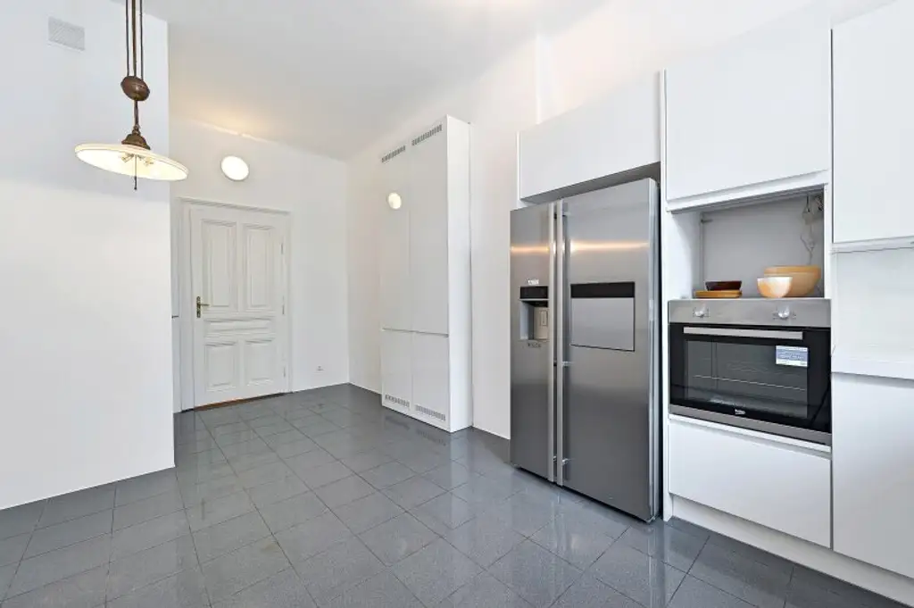 Repräsentatives Zuhause mit Geschichte – 230 m² Stilaltbauflair, traumhafte Terrasse & Garage