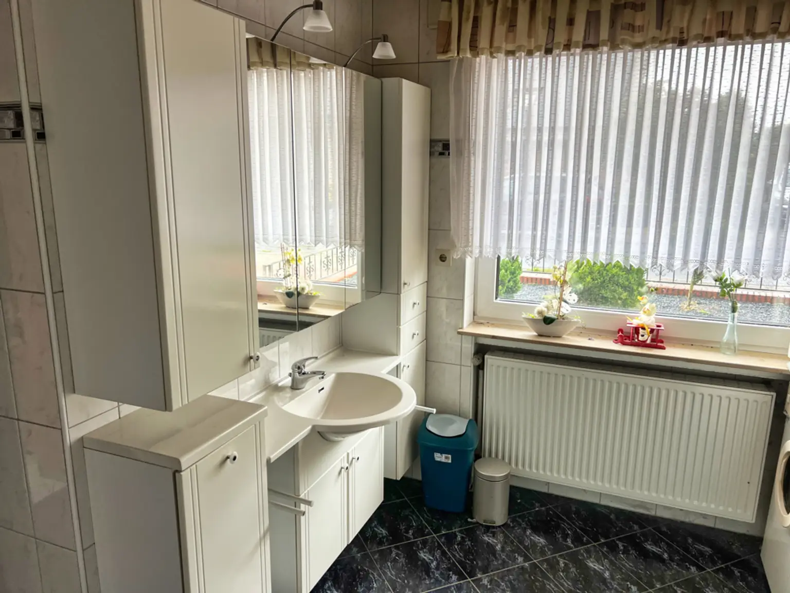 Alle unter einem Dach! Einfamilienhaus mit Einliegerwohnung & viel Platz!