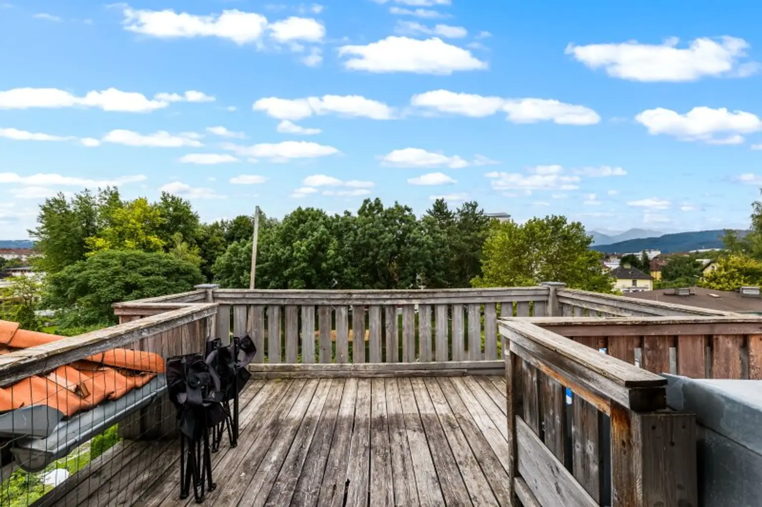 Charmante 3-Zimmer-Dachgeschosswohnung mit Terrasse und Bergblick in Klagenfurt!