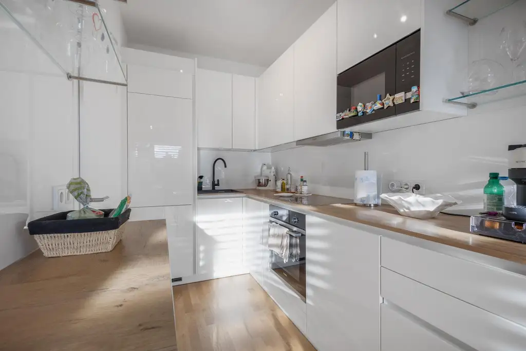 Moderne, vermietete 2-Zimmer-Wohnung mit Balkon & Tiefgarage