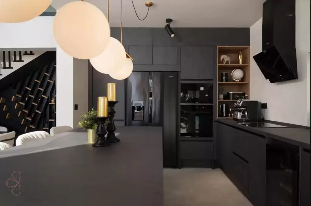 Exklusivität direkt am Meer – Moderne Luxusvilla bei Zadar mit 6 Suiten & Investmentpotenzial