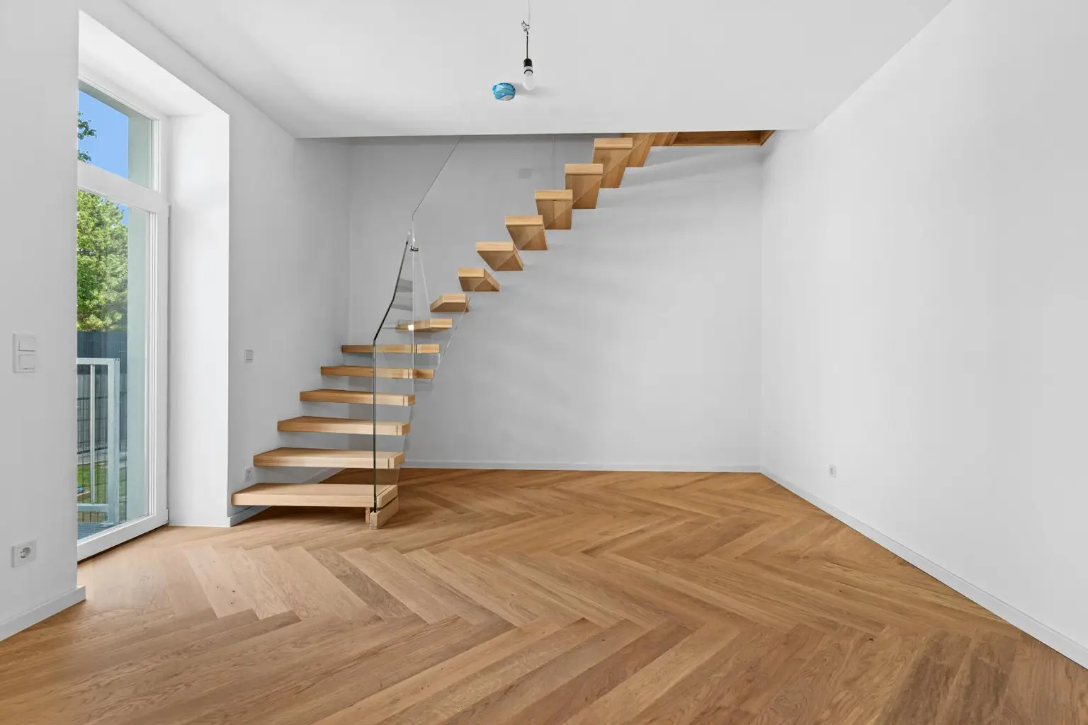 "Zum Verlieben – stilvolle Maisonette mit kleinem Garten & Terrasse!"