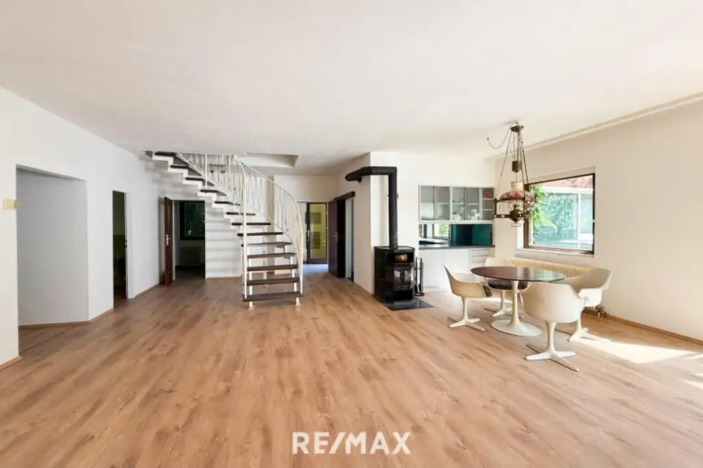 In MAUER uneinsichtiges und traumhaftes Gartenparadies