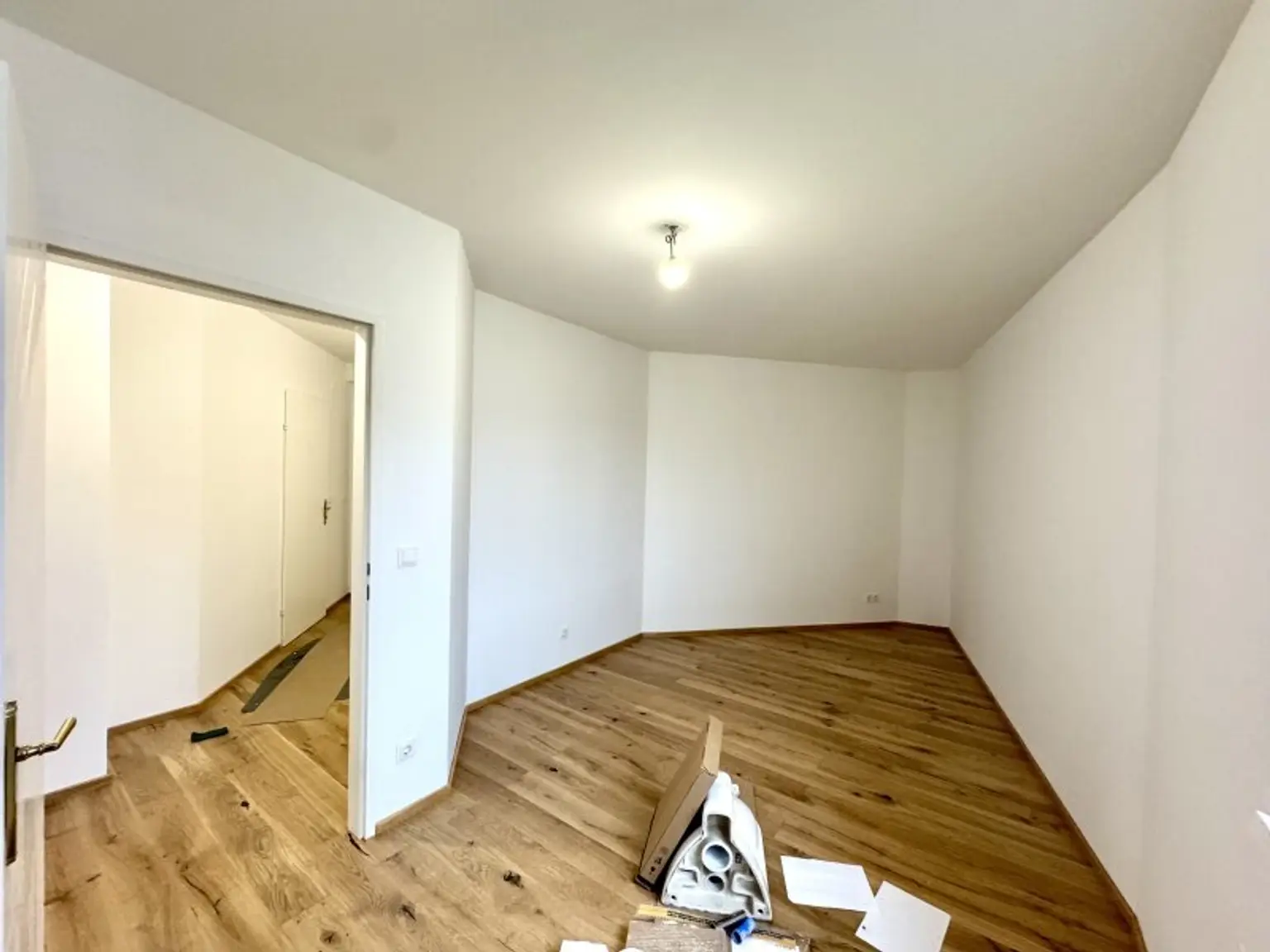NEU! ERSTBEZUG! Generalsanierte 2 Zimmerwohnung zu vermieten!
