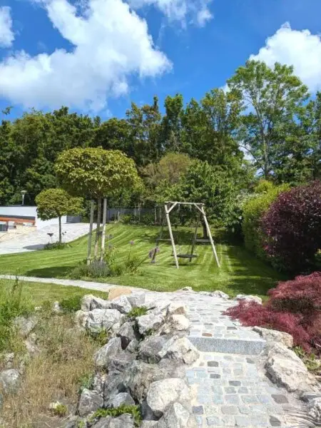 Sonniges Traumgrundstück mit PRIVATEM SCHWIMMTEICH und BAUPOTENZIAL