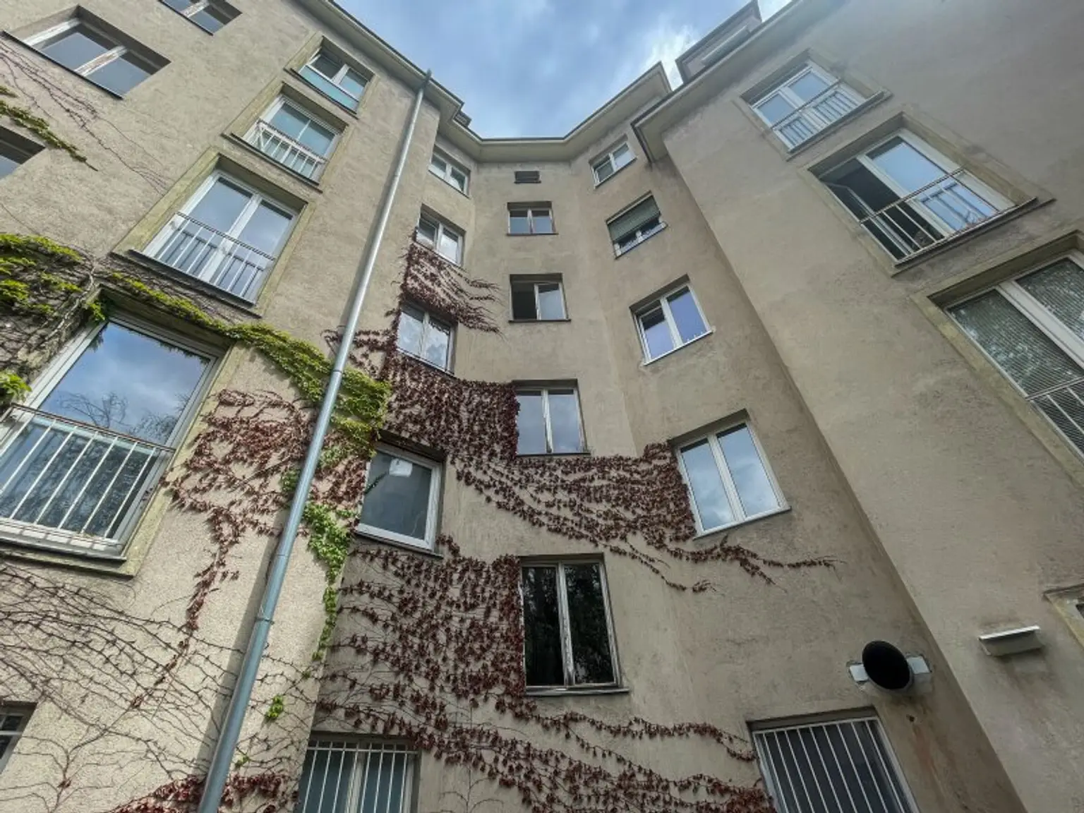 Helle 2-Zimmerwohnung mit hofseitigem Schlafzimmer – Nähe U4/U6 & Meidlinger Markt