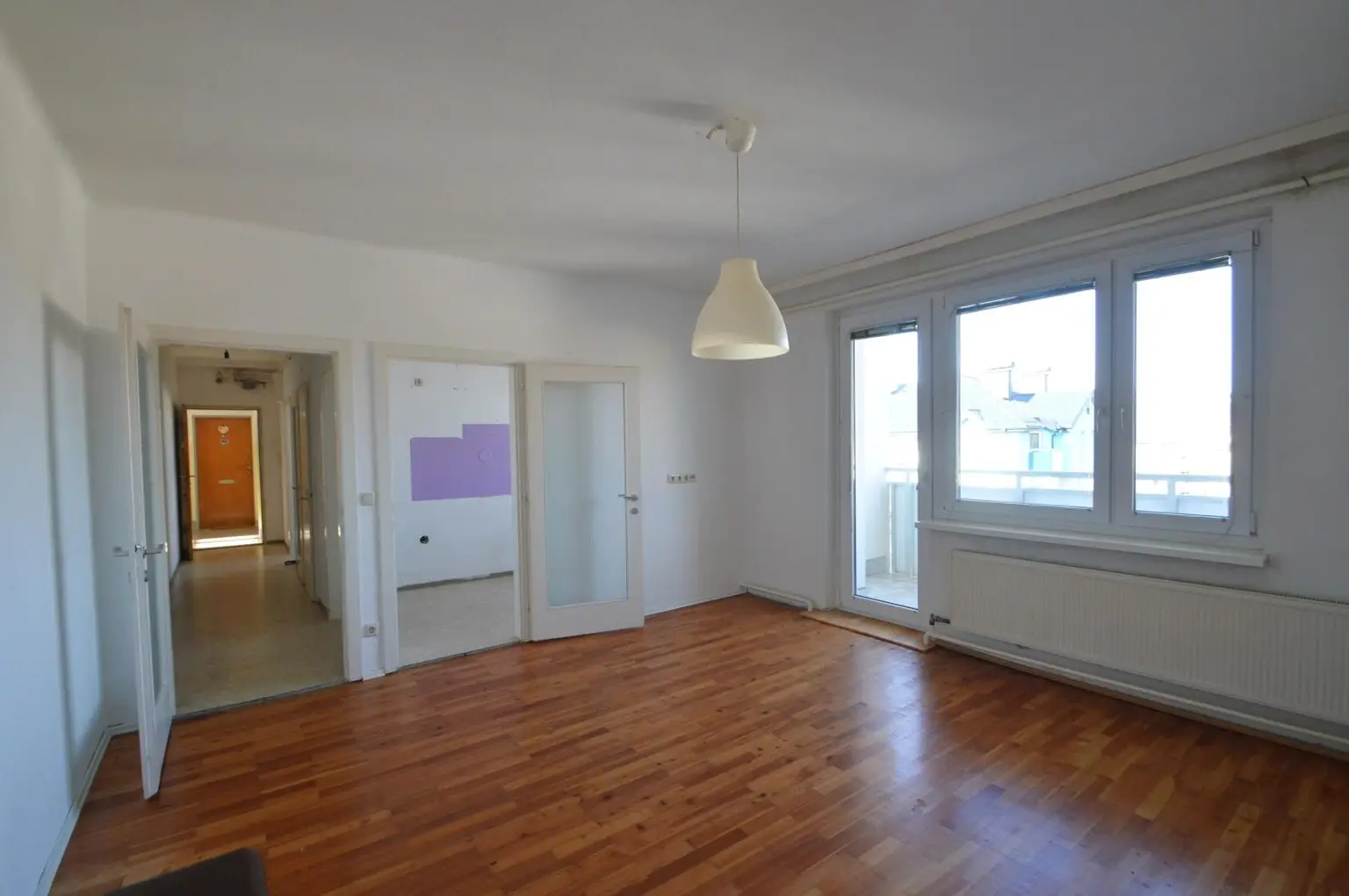 Wohnzimmer-Küche-Loggia