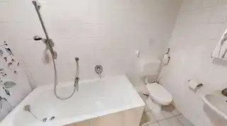 Bad mit Dusche u. Wanne OG