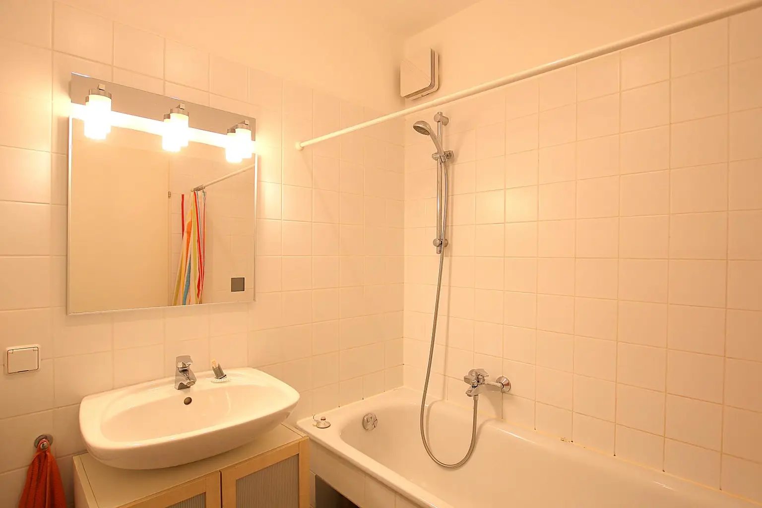 Perfekte 3-Zimmer Wohnung mit Balkon und Garagenplatz, ruhig, vollmöbliert