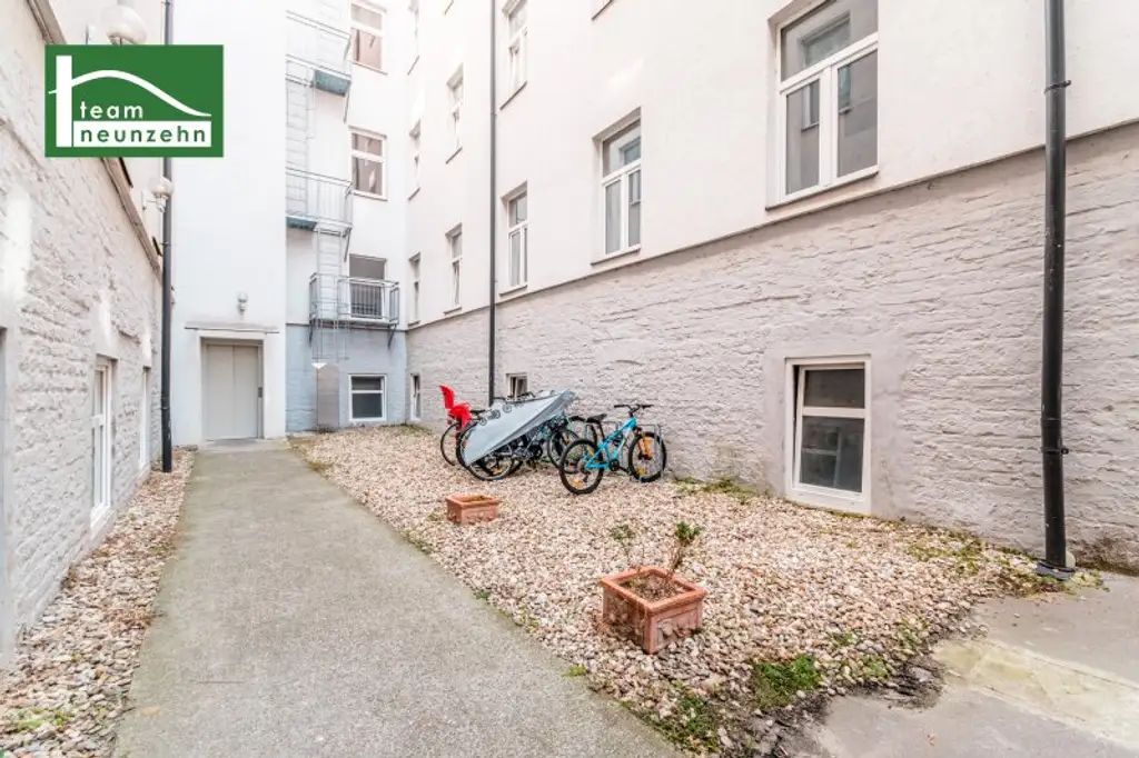 EIGENBEDARF ODER INVESTMENT MIT ca. 3,5% RENDITE! SEHR GUTER ZUSTAND! SANIERTE & MÖBLIERTE DACHGESCHOSS-WOHNUNG INKL. KÜCHE! SOFORT BEZIEH- ODER VERMIETBAR!