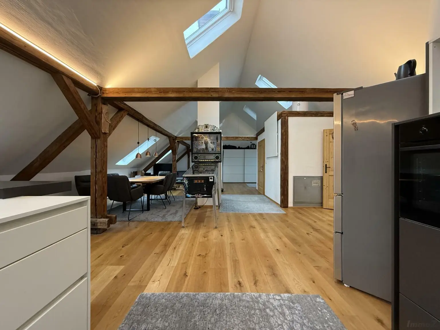 Seltene Gelegenheit! Hochwertige, offen geschnittene Wohnung mit Uhrturm-Blick