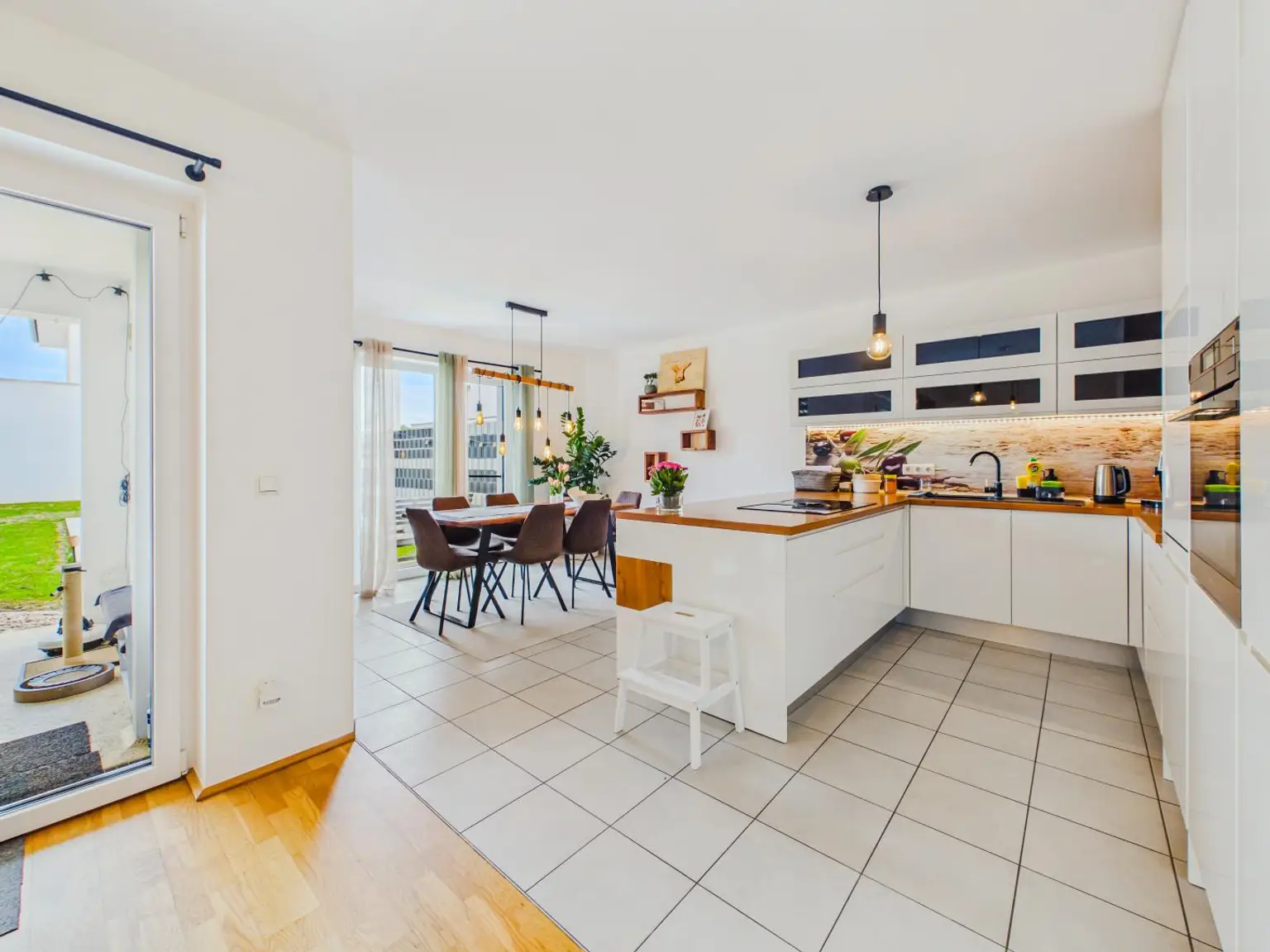 Wohn- und Essbereich 5