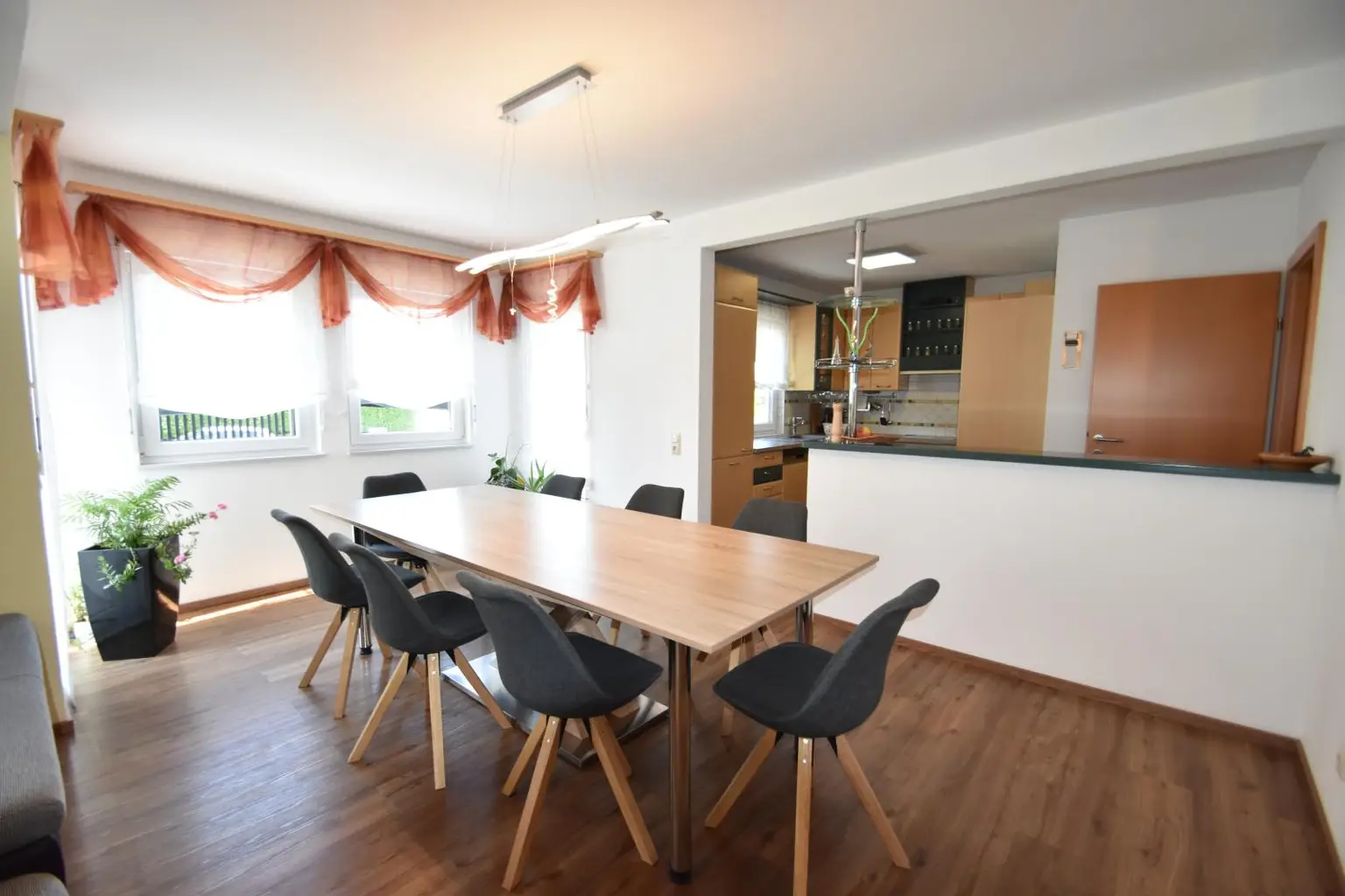 Schönes Wohnhaus (Baurechtsgrund) mit vielseitigem Garten!