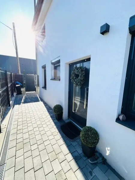 Modernes Einfamilienhaus mit Garten, Pool & hochwertiger Ausstattung in ruhiger Lage – Wien Liesing