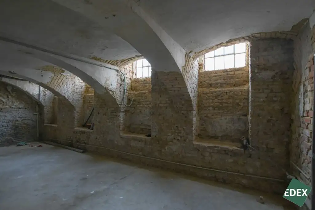 Souterrain-Lager im 16. Bezirk