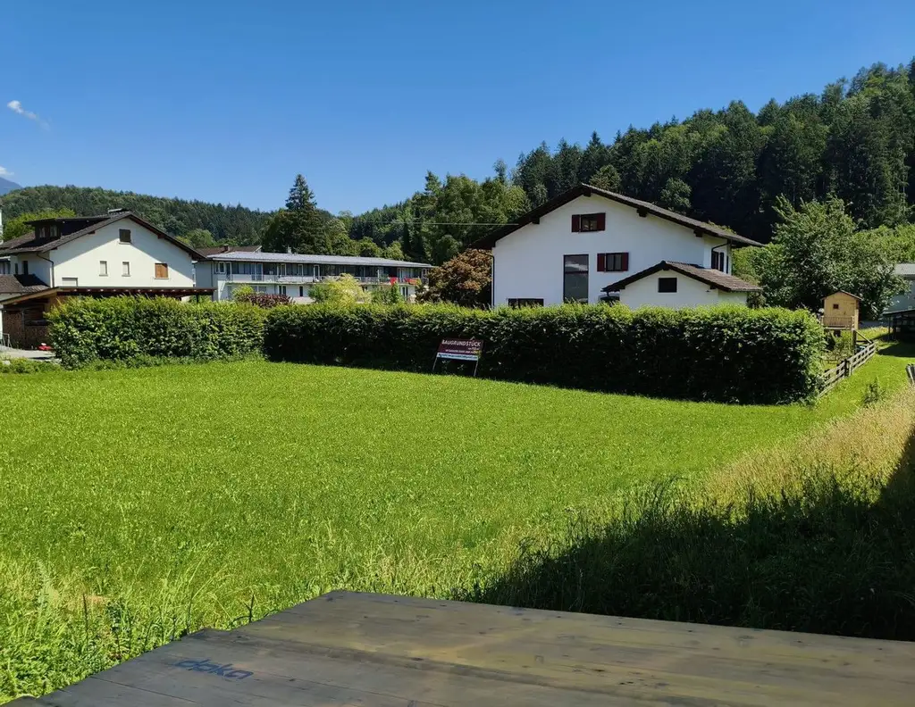 Schönes Bau-Grundstück mitten in Schlins als Ganzes oder geteilt zu verkaufen