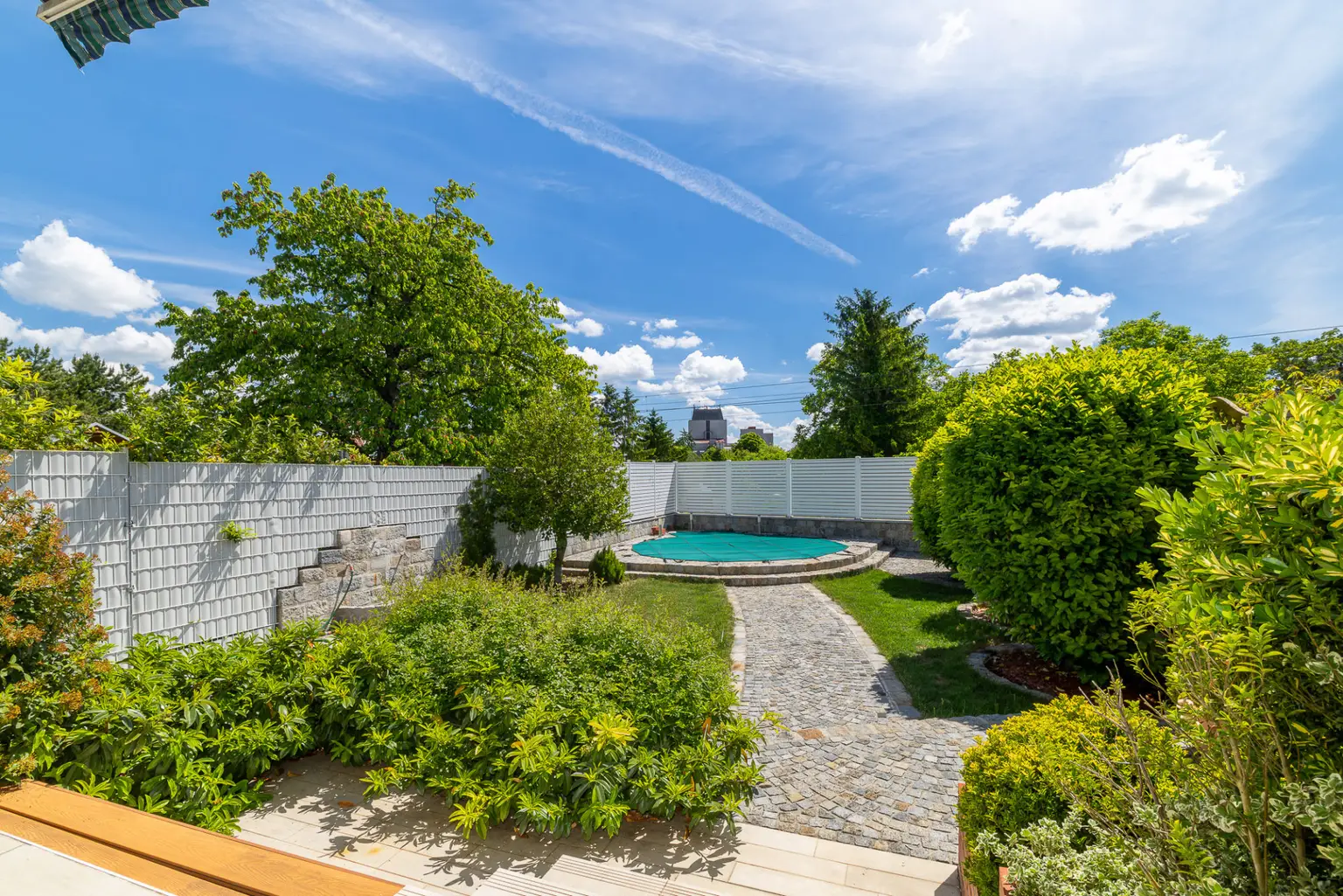 Pool und Garten