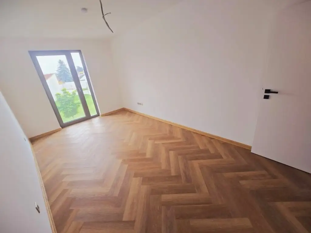 + ERSTBEZUG + Weinviertel + Moderne 2-Zimmer-Wohnung mit Loggia in Münichsthal –  20 Minuten von Wien entfernt +