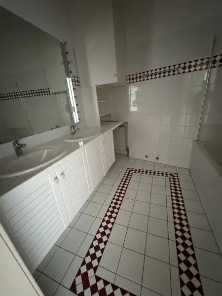 Mietwohnung ca. 178m2 in Top-Lage in Graz! ***Für Wohngemeinschaften bestens geeignet***