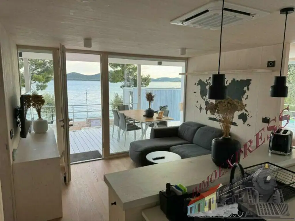 Villa Gioia – Moderne Strandvilla mit 45 m² Wohnfläche und 65 m² Terrasse im BUQEZ-Resort, Dalmatien