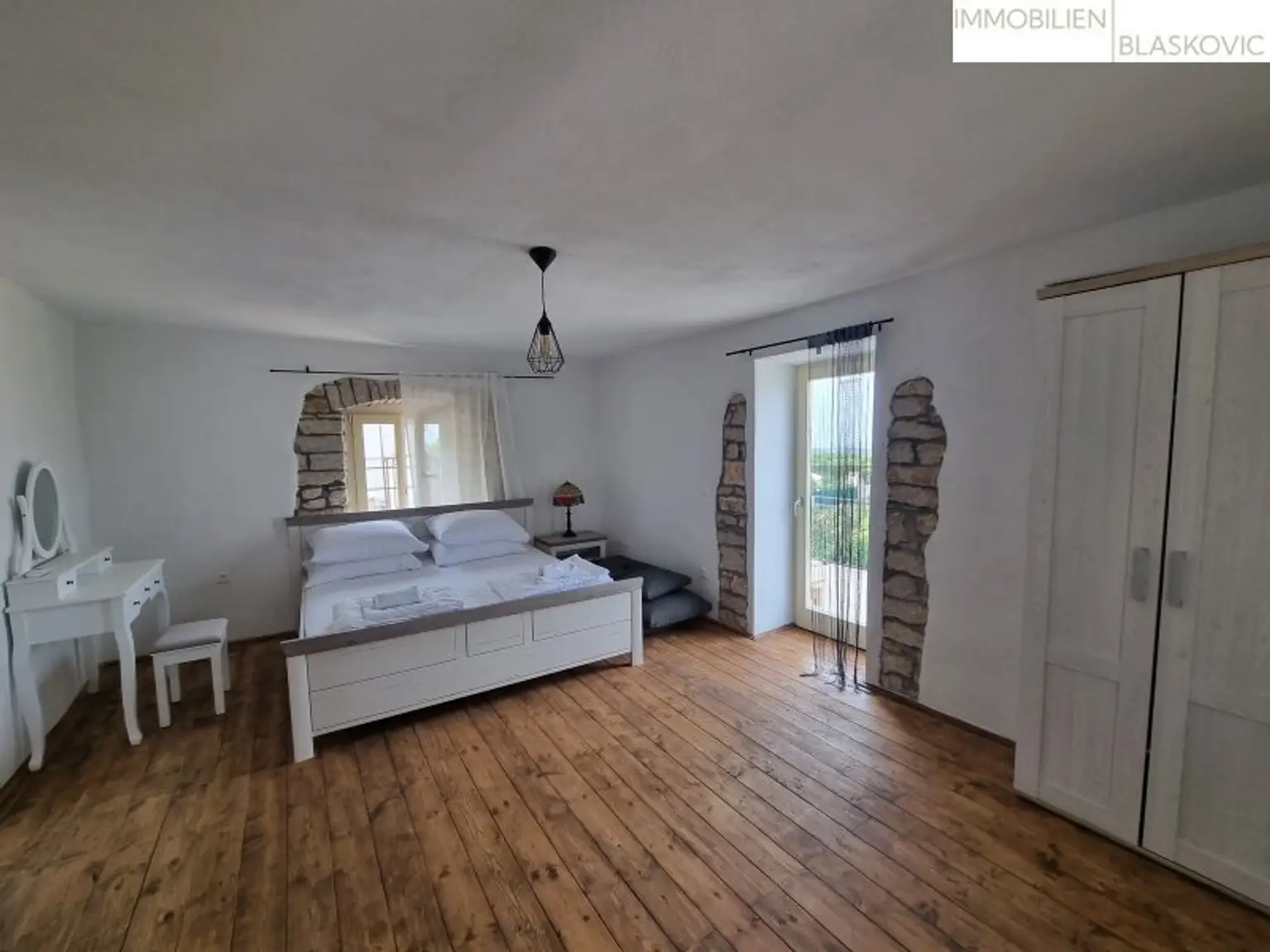 Juwel - Restauriertes Steinhaus mit Pool und Meerblick