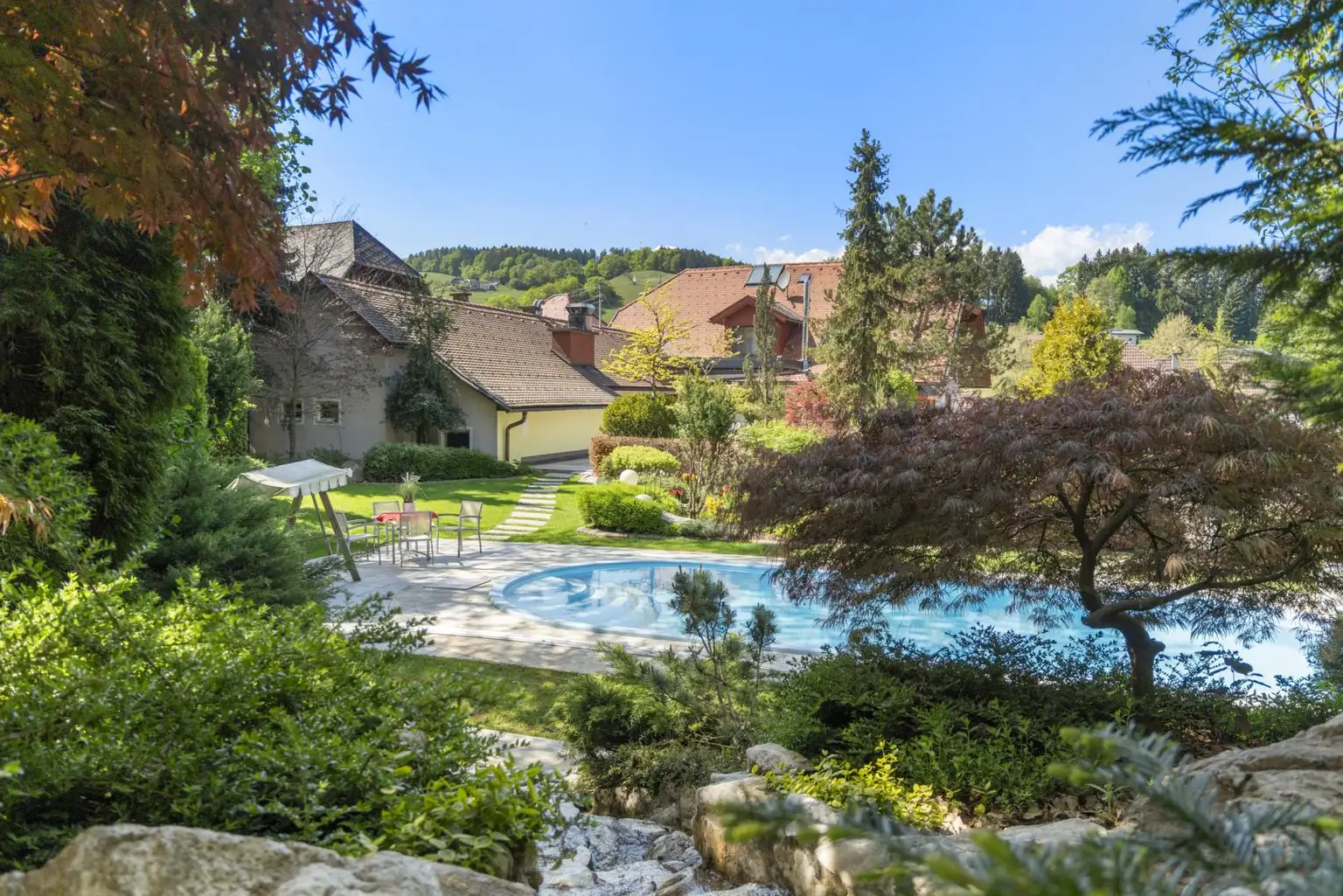 Garten mit Pool