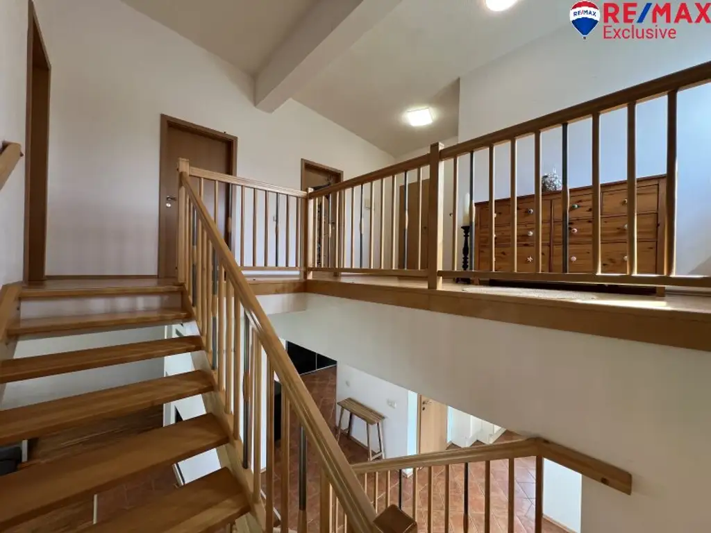 Großzügiges Einfamilienhaus mit Garten, Terrasse & Garage in Ebenfurth, 4 Zimmer, 195m²