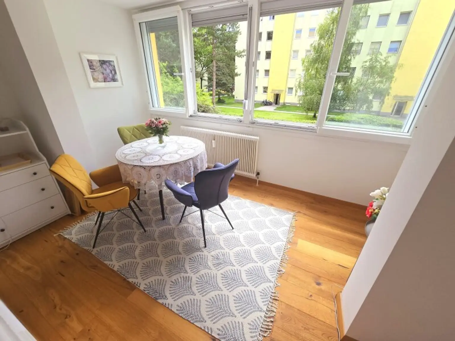 TOP LAGE - Koffer packen und einziehen! - hochwertig ausgestattete, moderne 3-Zimmer Wohnung mit verglaster Loggia - WIE ERSTBEZUG!