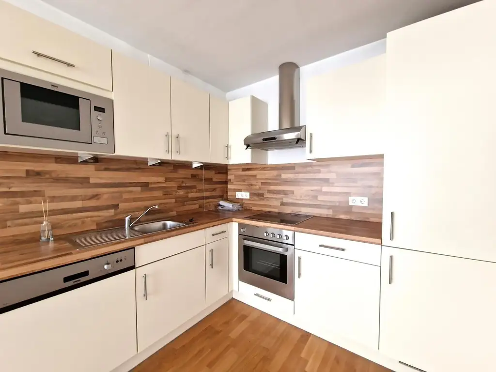 Moderne Neubauwohnung mit großem Balkon und Grünblick //Nähe Neubaugasse & U3 !!
