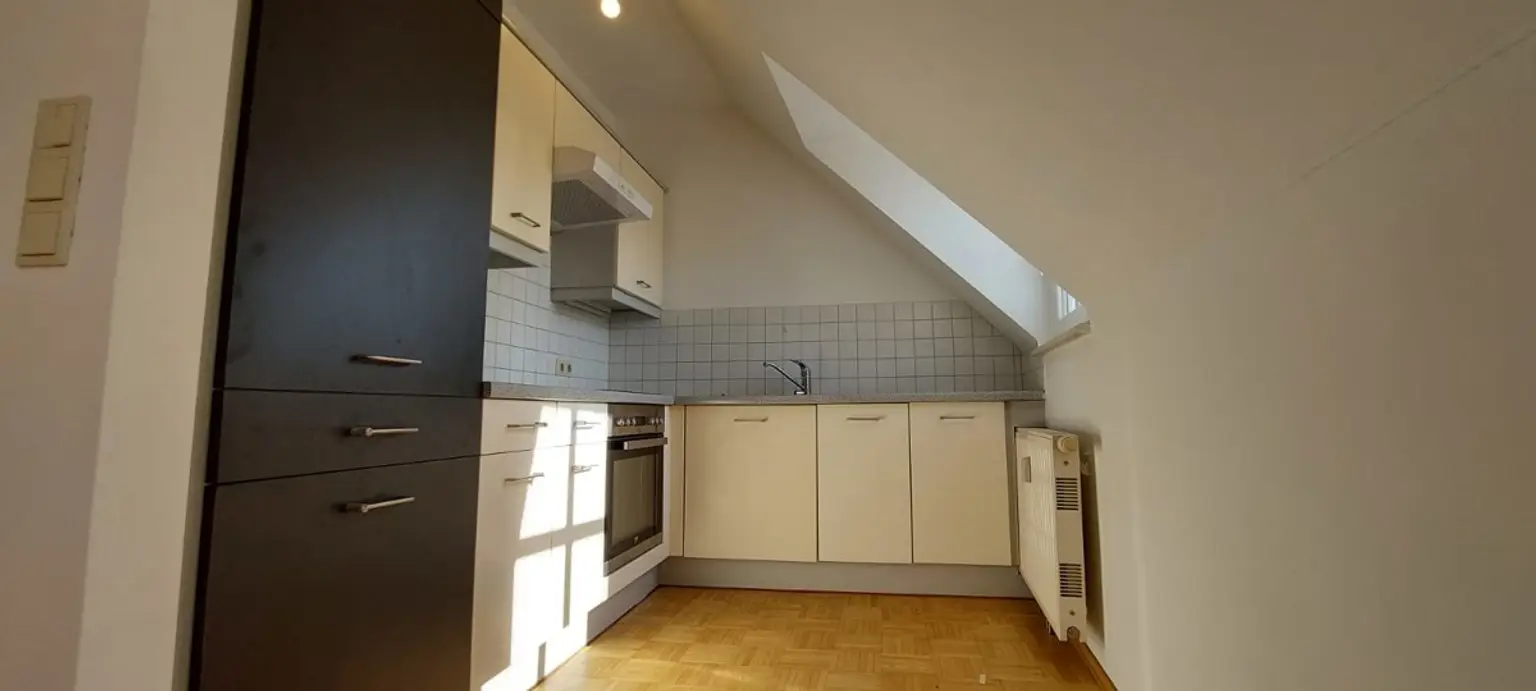 Citywohnung - 2 Zimmer Wohnung  im Dachgeschoss