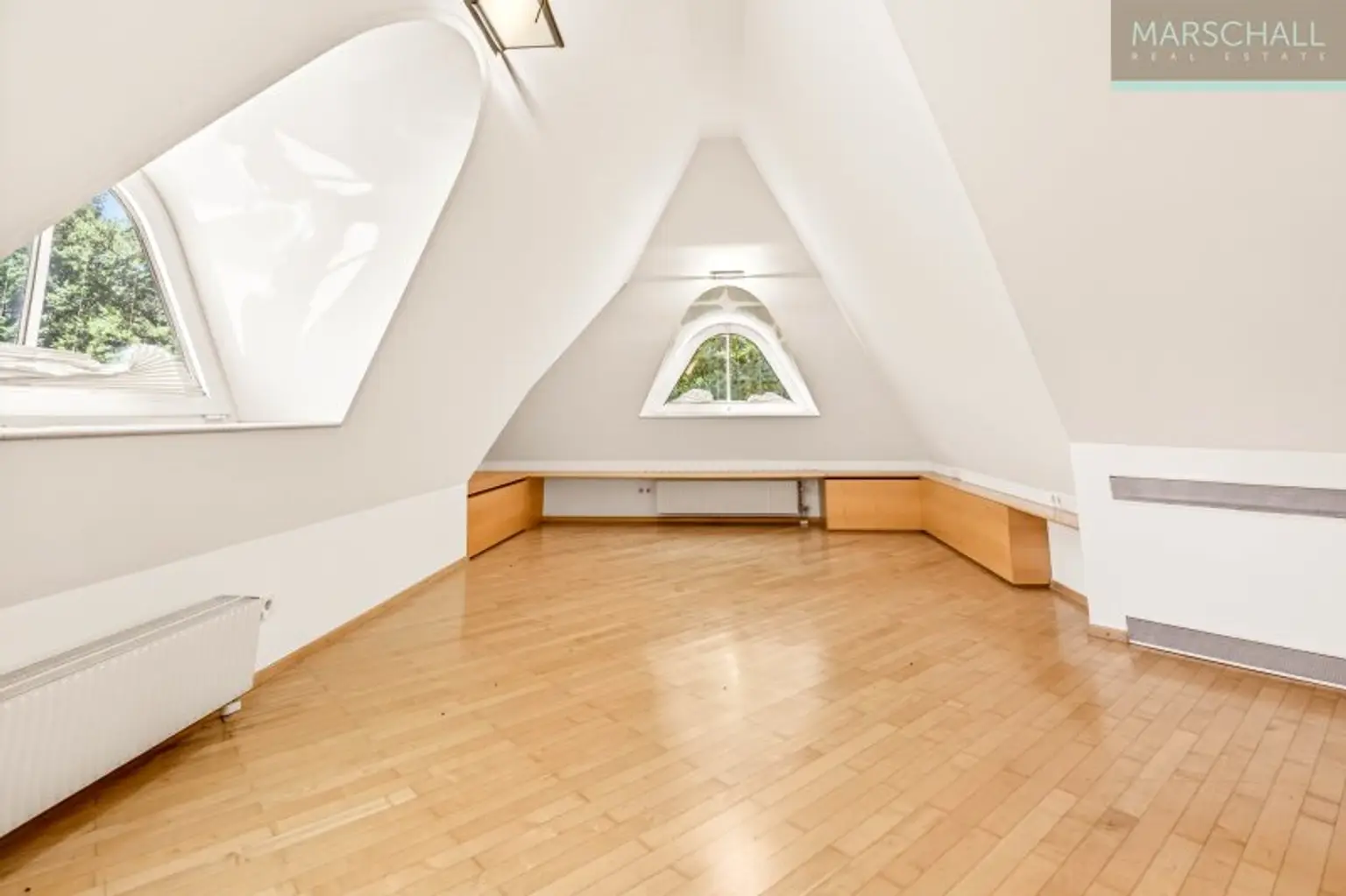 Elegantes Anwesen mit großzügigem Grundbesitz (11.045 m²) zur Vermietung