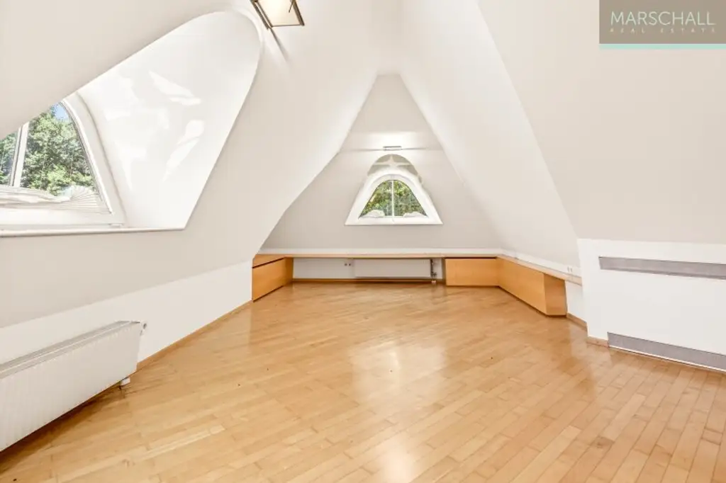 Elegantes Anwesen mit großzügigem Grundbesitz (11.045 m²) zur Vermietung