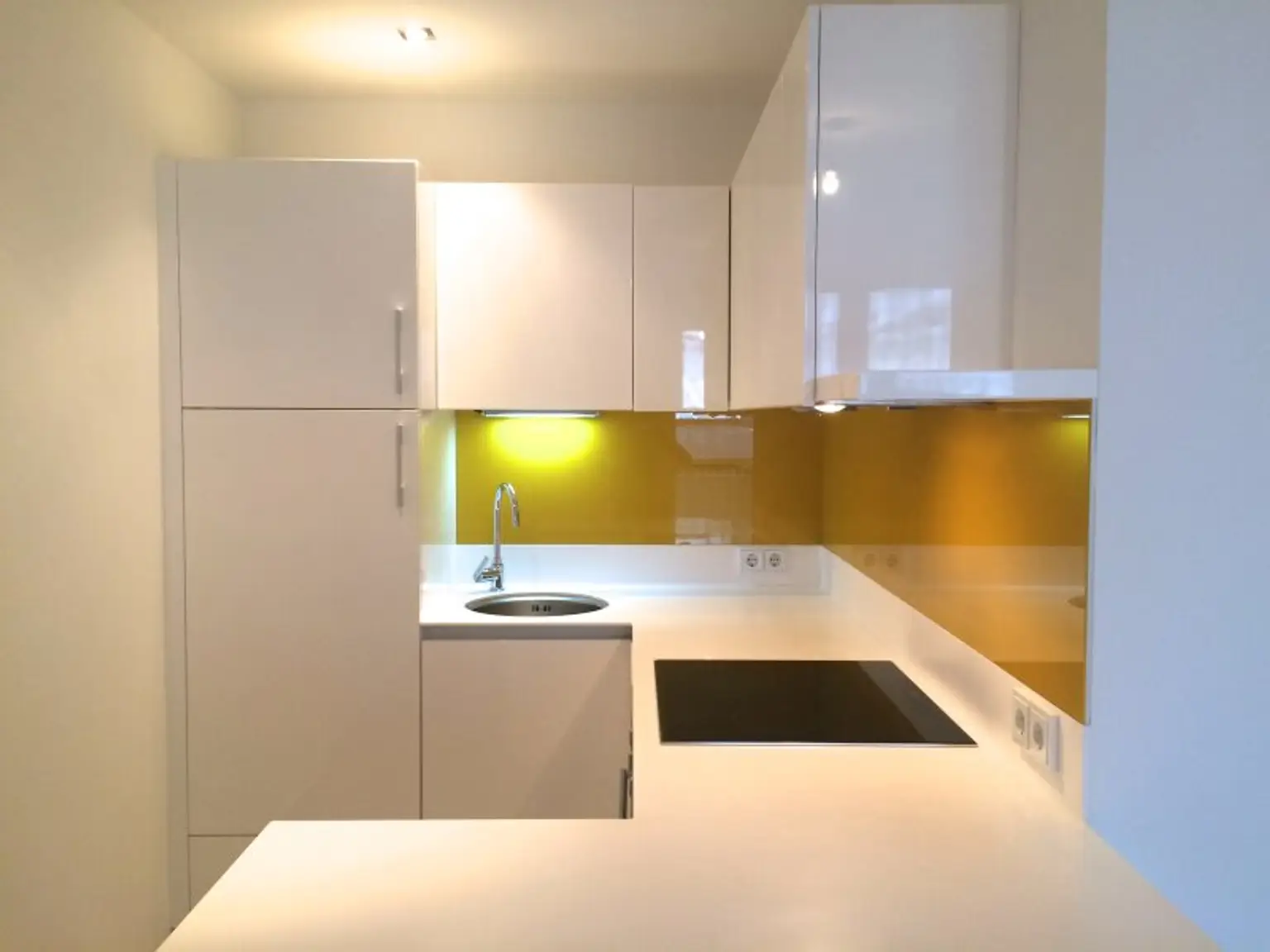 2-Zimmer Wohnung mit Balkon in den grünen Garten! Direkt bei U3 Kendlerstraße!