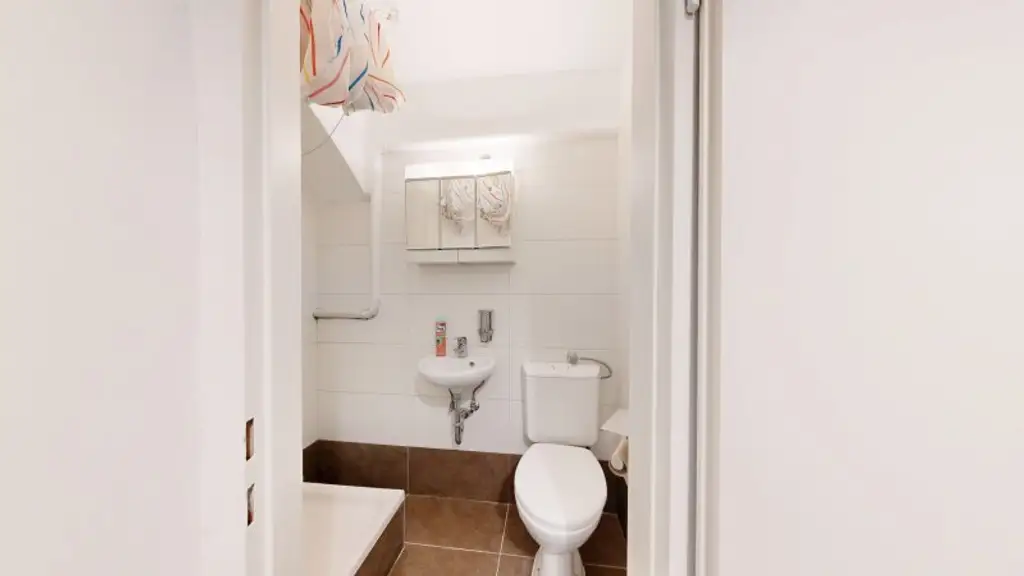 Renovierte, attraktive Werkstatt | 2 Zimmer - 80 m² | Küche & Badezimmer | Nähe Aumannplatz