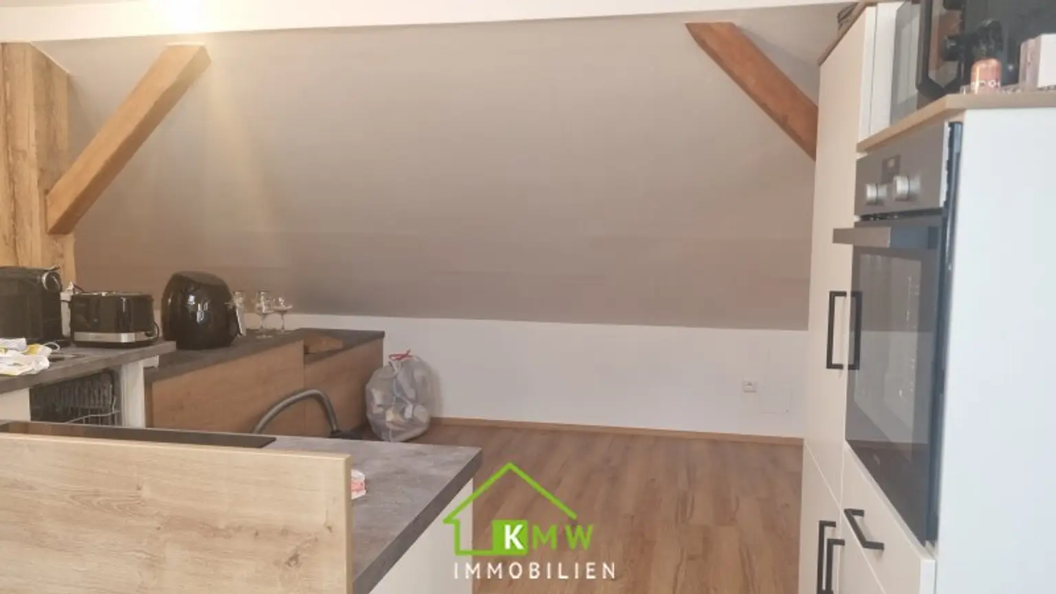 3-Zimmer-Dachgeschoßwohnung in zentraler Ruhelage