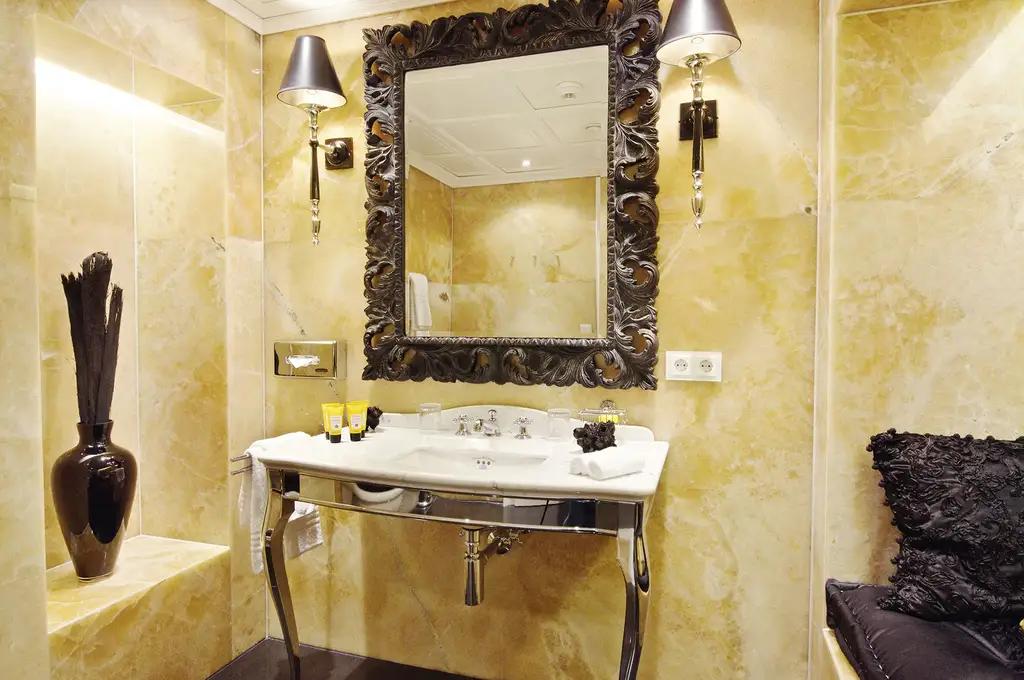 TOP-CITY-LAGE NÄHE PALAIS COBURG | LUXURIÖSE 7-ZIMMER WOHNUNG | EXKLUSIVE AUSSTATTUNG