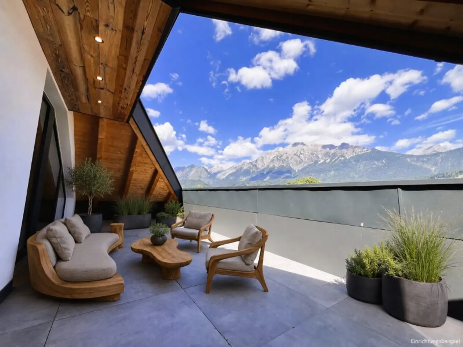Terrasse 2 mit insgesamt ca. 76m² (inkl. Einrichtungsbeispiel)