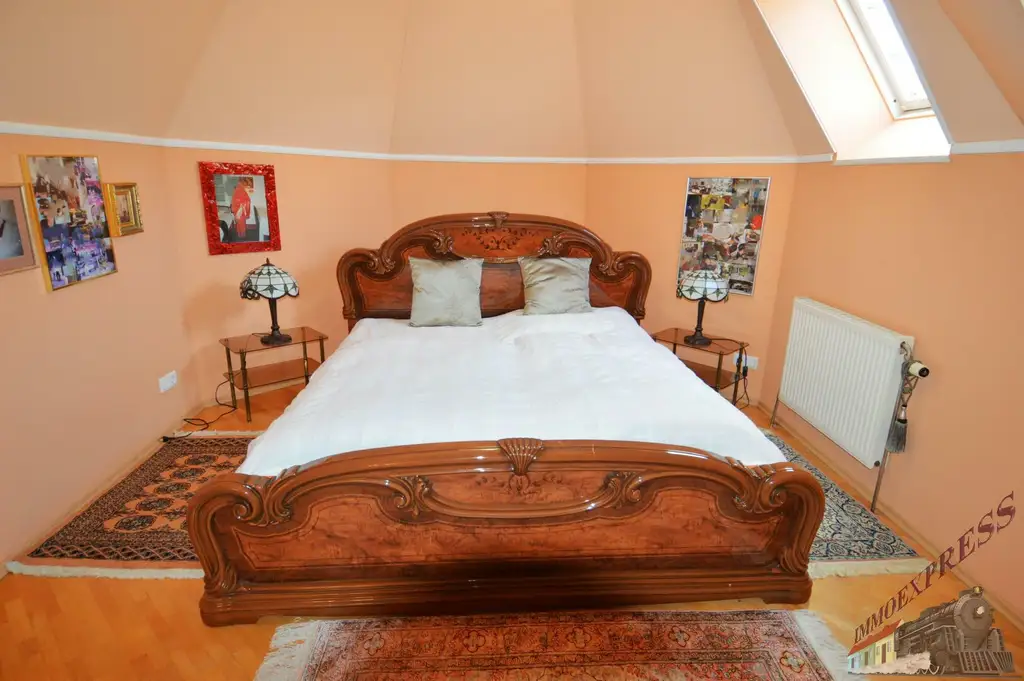 Repräsentatives Einfamilienhaus im italienischen Stil auf ca. 2.711 m²