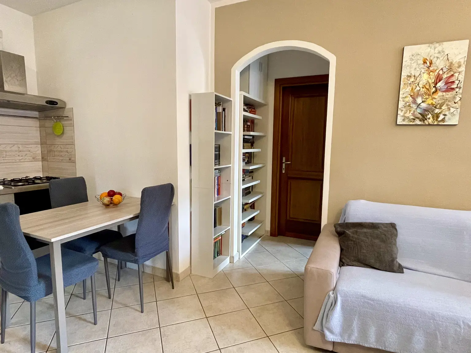 Sardinien: Sonnige 3-Zimmer‑Wohnung mit Terrasse & Bergblick - nur 7 km zum Meer