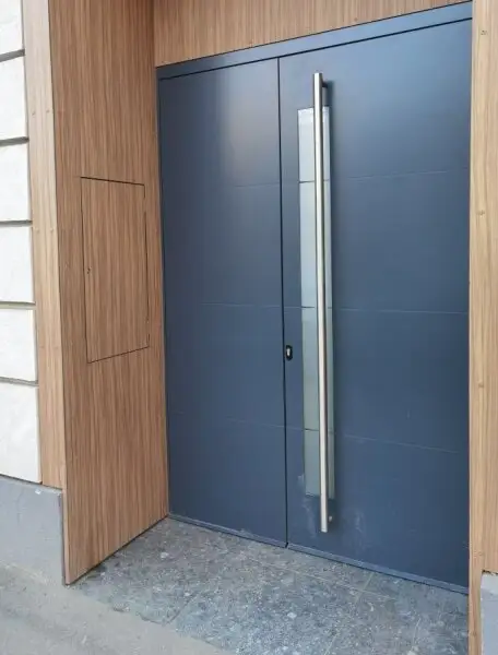 MÖBLIERTE WOHNUNG MIT BALKON - MODERNSTE AUSSTATTUNG