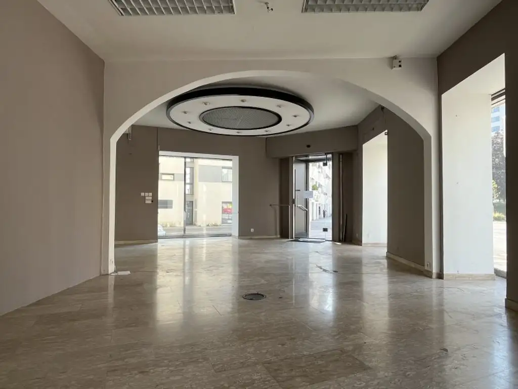 220 m² Geschäftsfläche für Büro/ Praxis/ Lokal mit großen Auslagenfronten nähe Hütteldorfer Straße!
