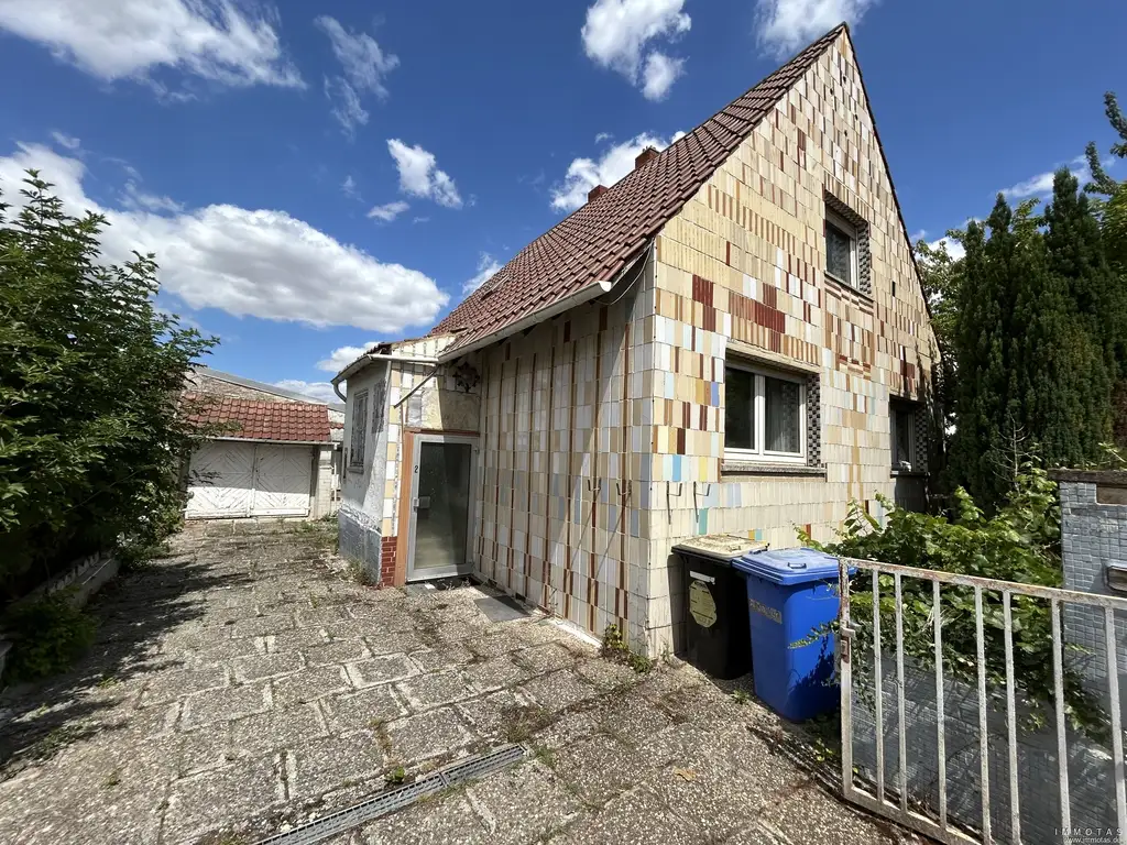 Sanierungsbedürftiges Einfamilienhaus mit Garage in Westhofen