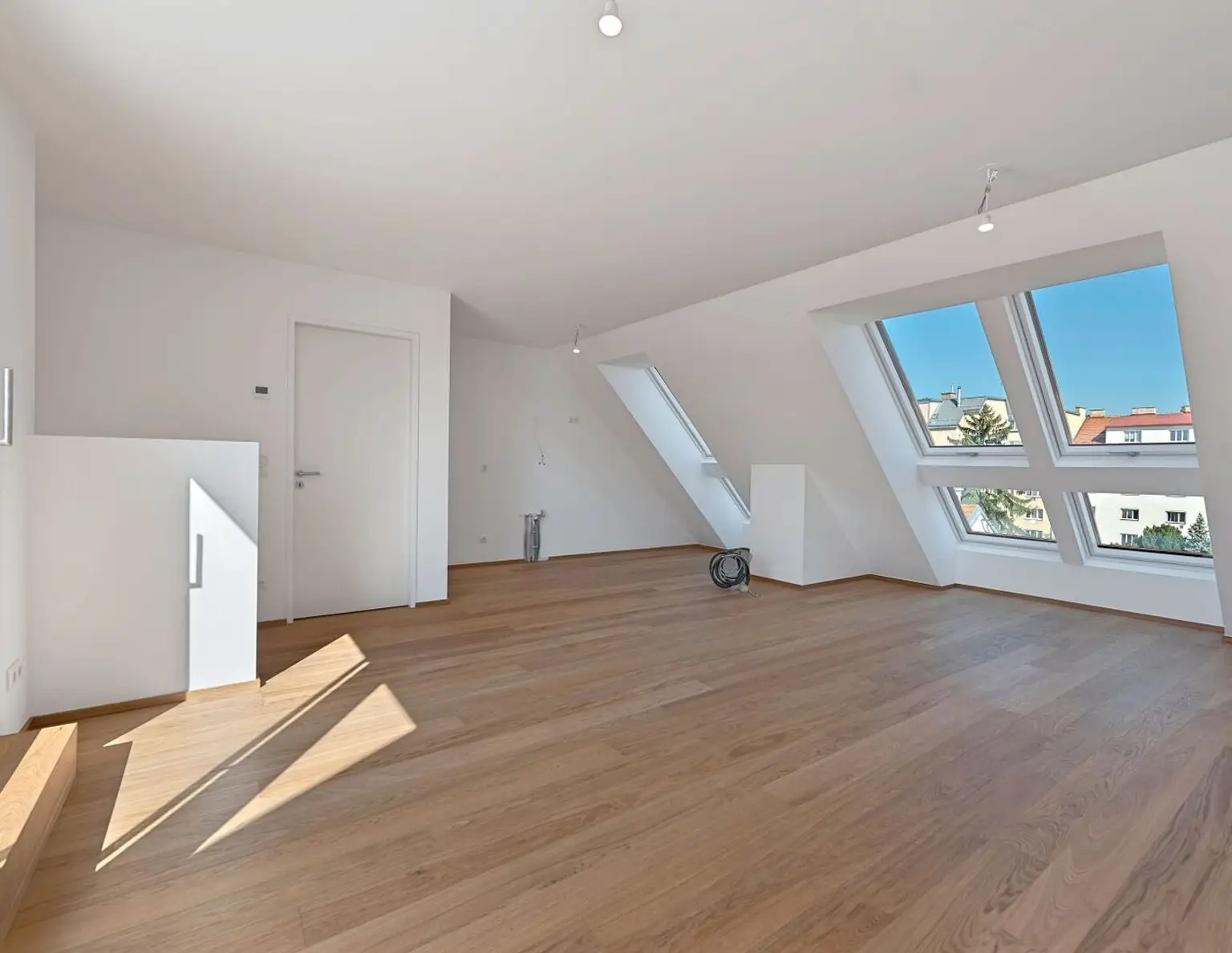 THE TEMPTATION - Traumhafte Maisonette Wohnung mit Terasse & Balkon - 3 Zimmer