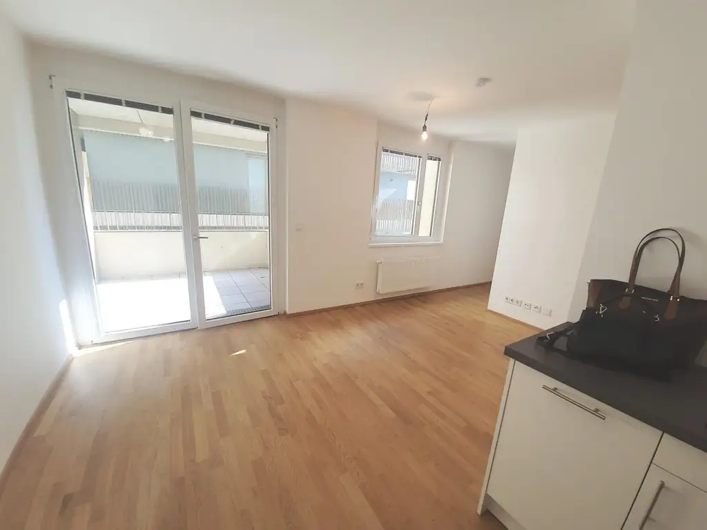 Neubauwohnung mit 2 Zimmern und Balkon im Laend Yard