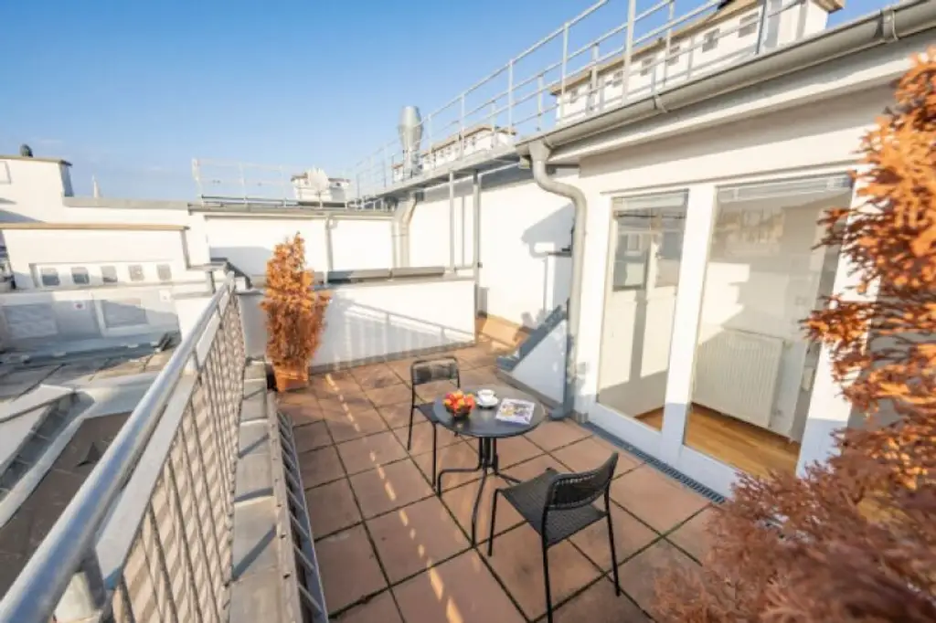STAATSOPER-BLICK, klimatisiertes 110 m2 Dachgeschoss mit 20 m2 Terrasse, 3 Zimmer, Extraküche, 2 Bäder, Möblierung möglich