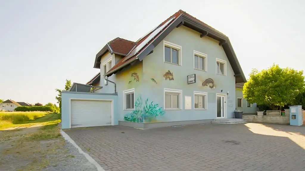 Kapitalanlage mit Potential – 2 Häuser auf Eckgrundstück mit rund 938 m² Grundstücksfläche!