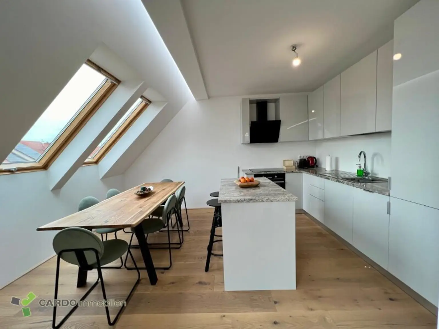 3 Zimmer Maissonettewohnung mit Garagenplatz, möbliert