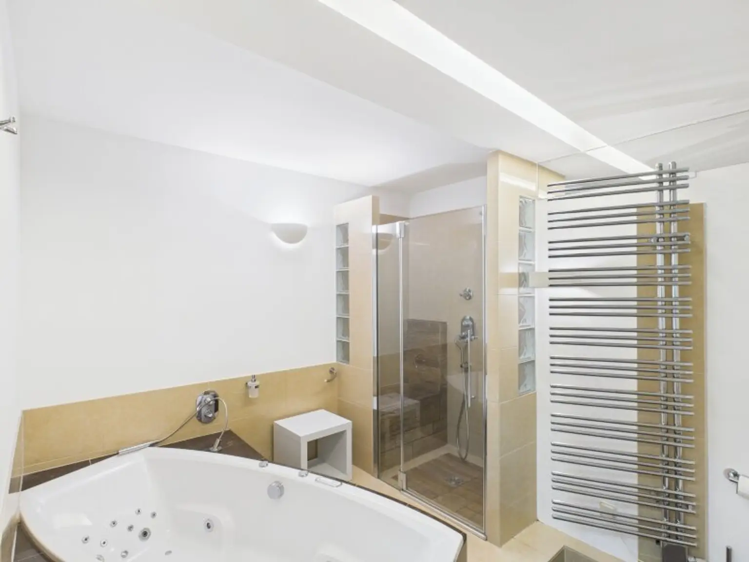 Moderne 2-Zimmer-Wohnung im Herzen von Baden- Jetzt entdecken!